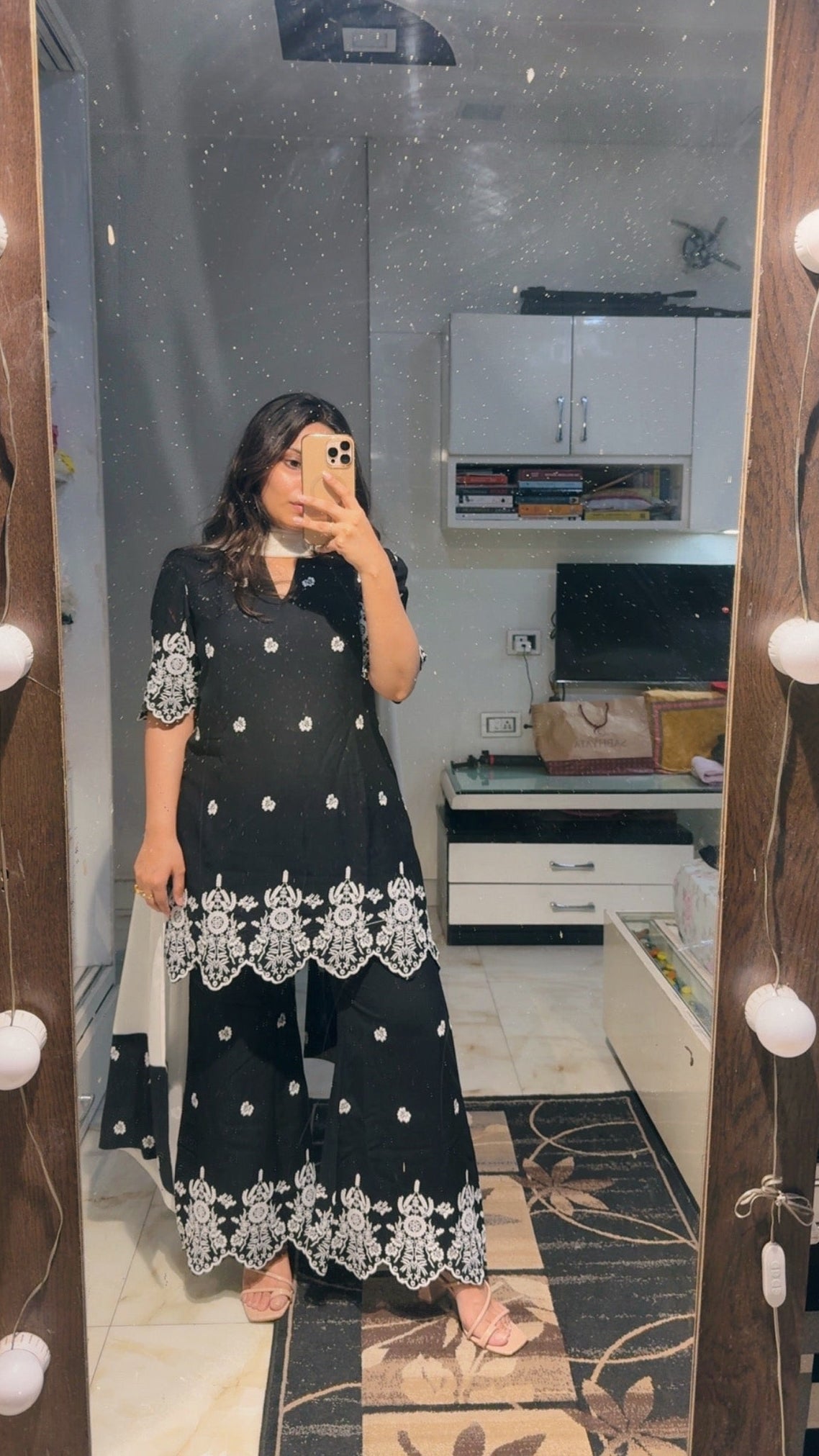 Duriya Farshi Suit Set