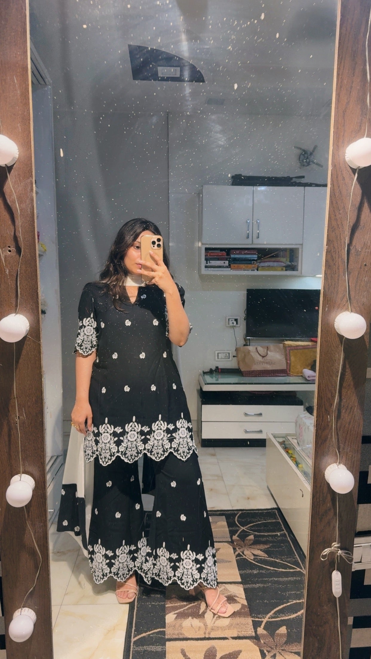 Duriya Farshi Suit Set