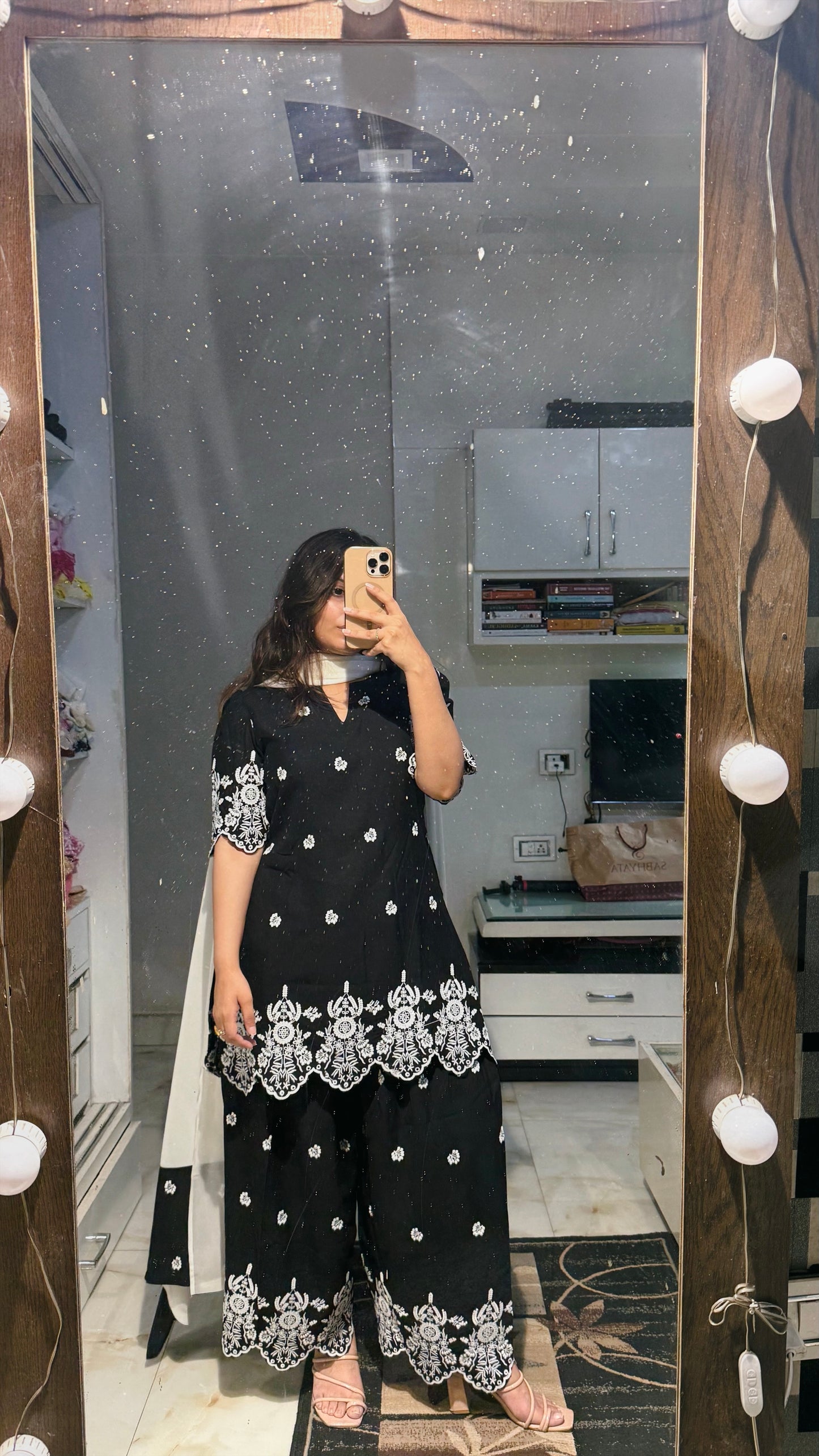 Duriya Farshi Suit Set